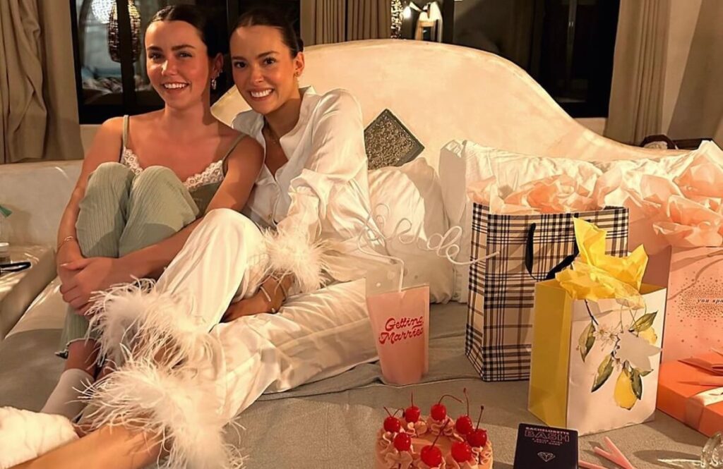 2 bachelorettes in a villa